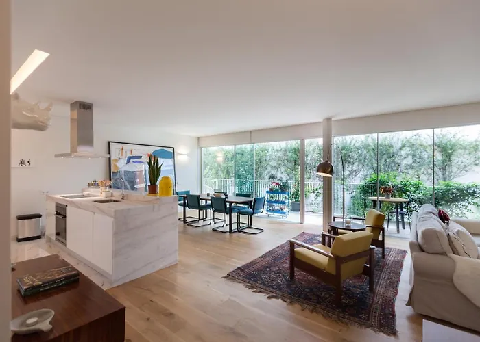 Flh Av. Liberdade Stunning Apartment With Balcony & Parking