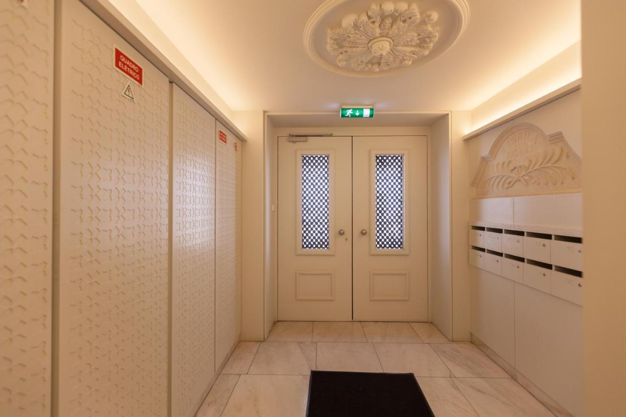Flh Av. Liberdade Stunning With Balcony & Parking